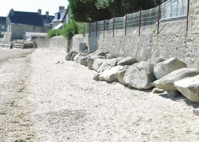 Holiday home Amazing In Quettehou